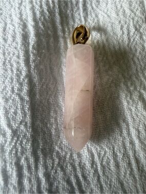 Nice Rose Quartz Crystal Pendant Gold Tone Tower Necklace Charm NWOT(B237)